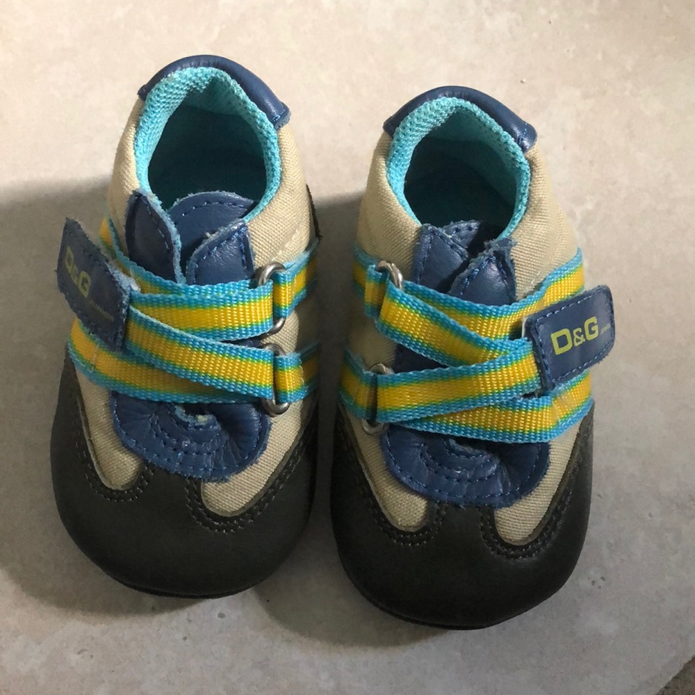 D&G JR size 0 infant shoes